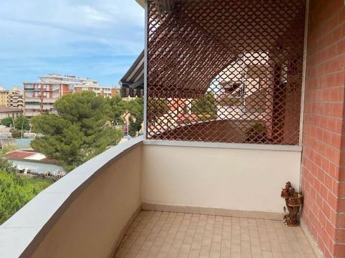 Appartamento quadrilocale in vendita in Via Benvenuto Cellini, Stadio, Livorno