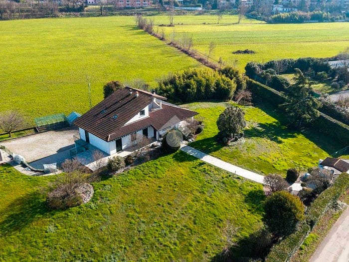 Casa con 6 locali in vendita in via San Francesco d'Assisi, Centro, Casirate d'Adda