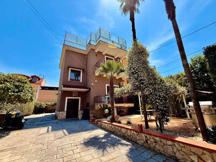 Casa con 6 locali in vendita in Via Santa Caterina da Siena, Monaci, Giugliano in Campania