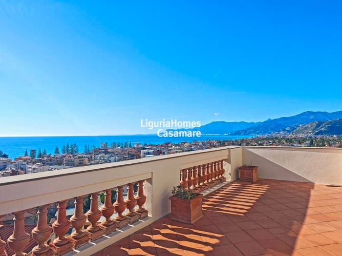 Casa con 6 locali in vendita in Via Circonvallazione, Centro Storico Sant'Ampelio, Bordighera