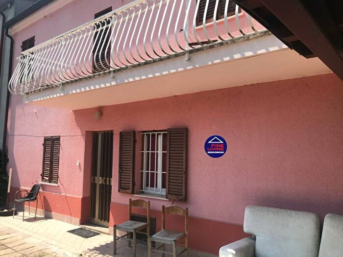Casa con 6 locali in vendita in Via SANT'ANDREA IN VILLIS snc, Novilara, Pesaro