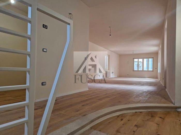 Appartamento con 5 locali in vendita in Via San Paolino, Piazza Napoleone San Michele, Lucca