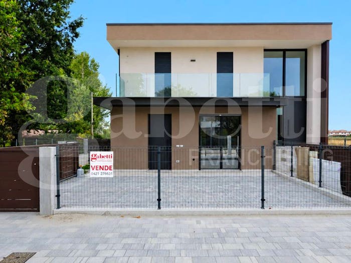 Appartamento con 5 locali in vendita in Via Villanova H, Centro, Portogruaro