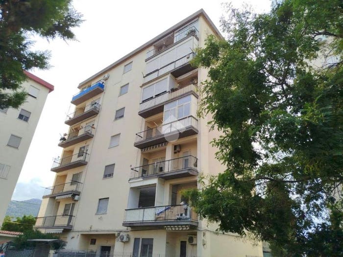 Appartamento con 5 locali in vendita in Via Leonardo Pisano, San Filippo Neri, Palermo