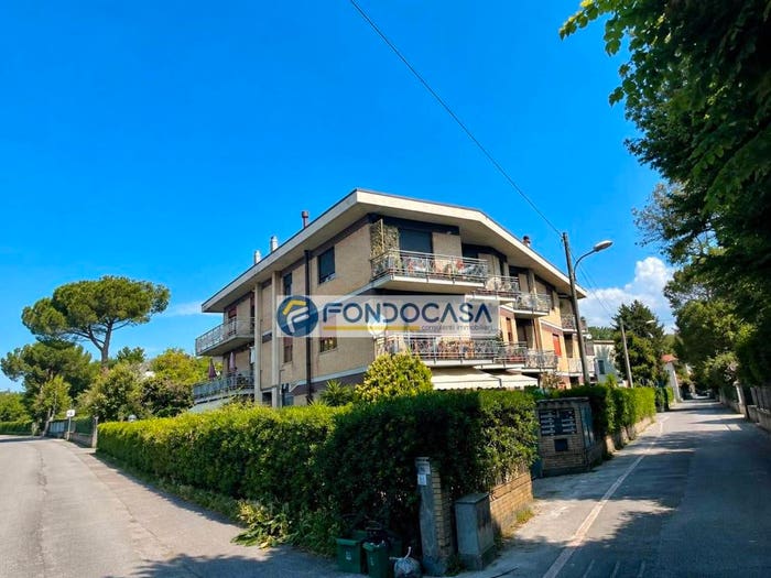 Appartamento trilocale in vendita in Via firenze, Marina di Massa Centro, Massa