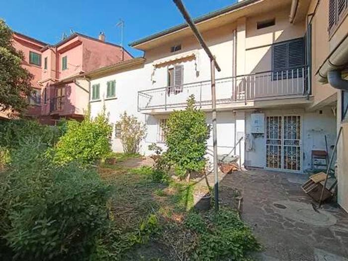Casa quadrilocale in vendita in Via Provinciale Lucchese, Ponte Di Serravalle, Serravalle Pistoiese