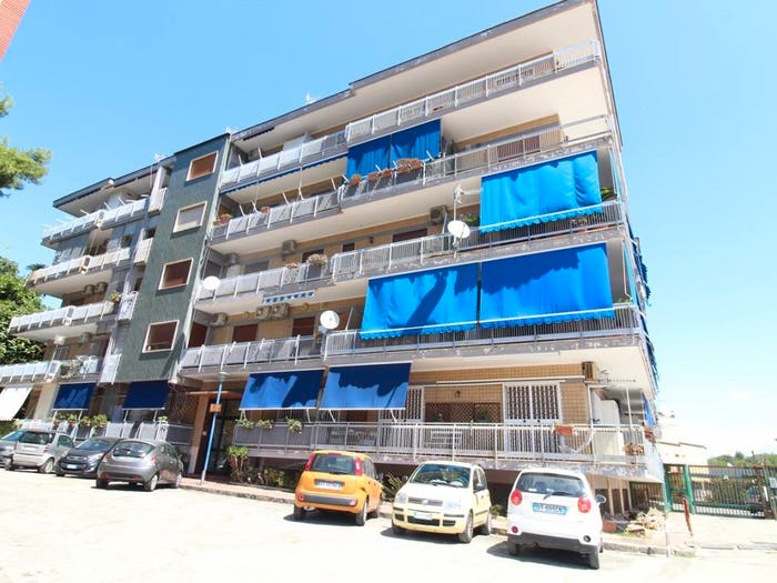 Appartamento trilocale in vendita in Via Ponti Rossi, Ponti Rossi, Napoli