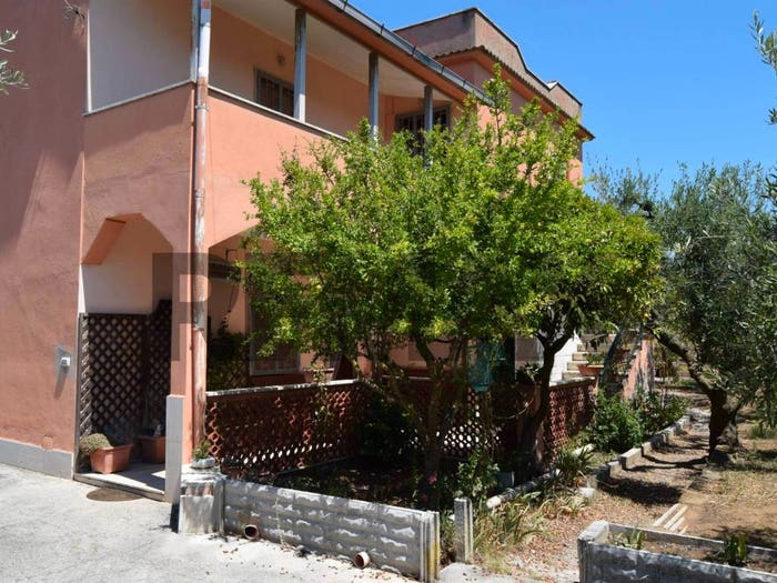 Casa con 6 locali in vendita in Loricina Seccia Tre Cancelli, Nettuno