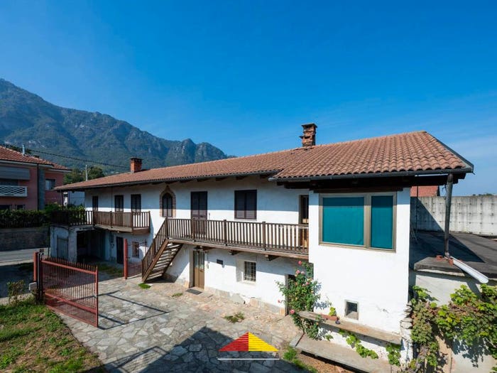 Casa con 6 locali in vendita in Via Roma, Centro, Envie