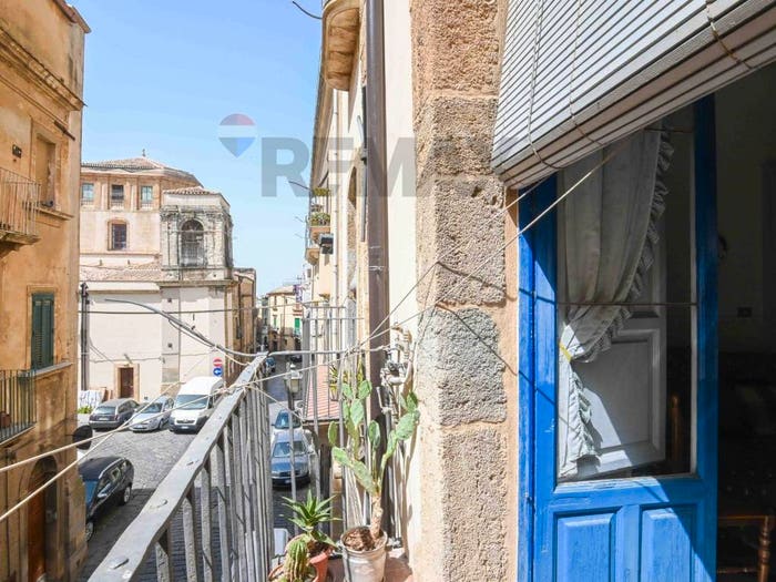 Appartamento quadrilocale in vendita in Via Romano, Centro, Caltagirone