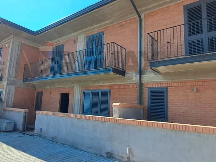 Casa quadrilocale in vendita in Via Tenente Giuseppe Caruso, Centro, Misterbianco