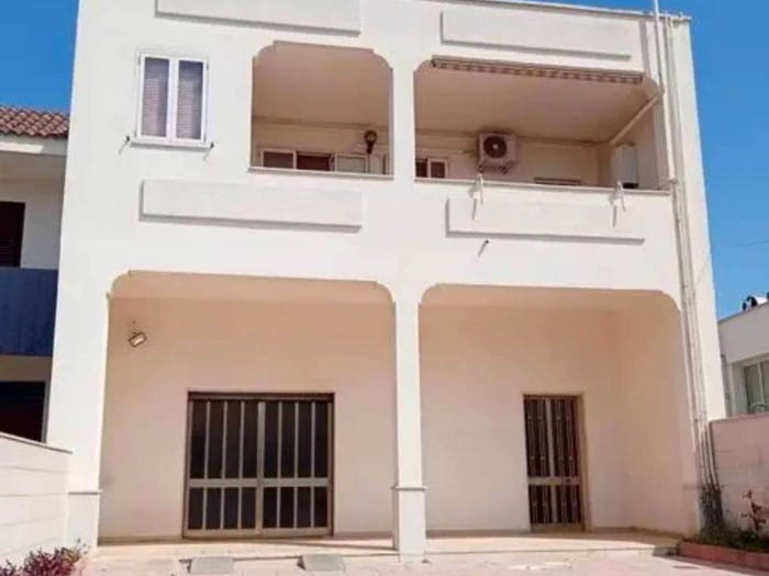 Appartamento trilocale in vendita in Via Coraffia, Melpignano