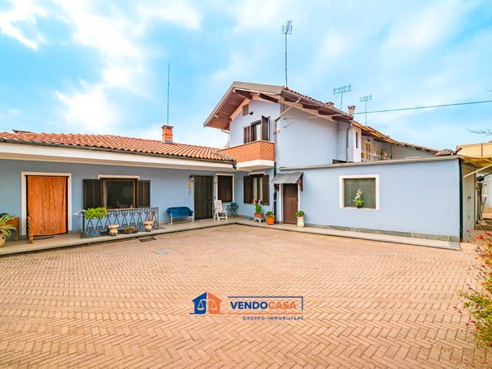 Casa con 6 locali in vendita in Via Risorgimento, Centro, Busca