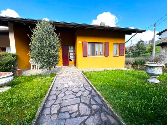 Casa con 6 locali in vendita in Strada Provinciale di Calestano, Ravarano, Calestano