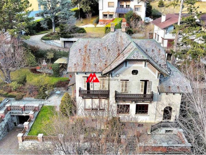 Casa con 6 locali in vendita in Via A Petigat Abbè, Centro, Aosta