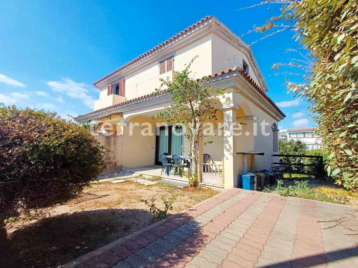 Casa con 5 locali in vendita in Pittulongu, Olbia