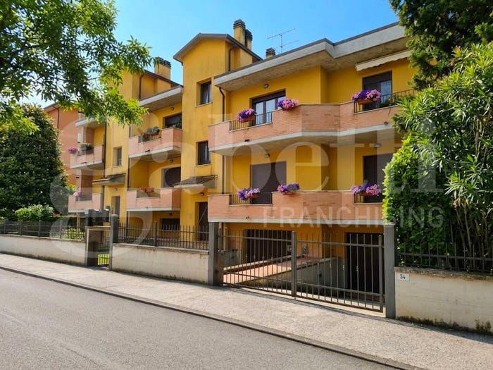 Casa con 6 locali in vendita in Padule Via Sirmione, Gubbio