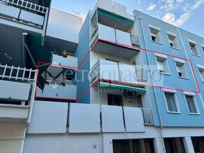 Appartamento con 5 locali in vendita in Via Cristoforo Colombo, Centro, Ostiglia