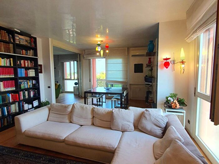 Appartamento con 6 locali in vendita in Via Francesco Barbiero, Centro, Mogliano Veneto