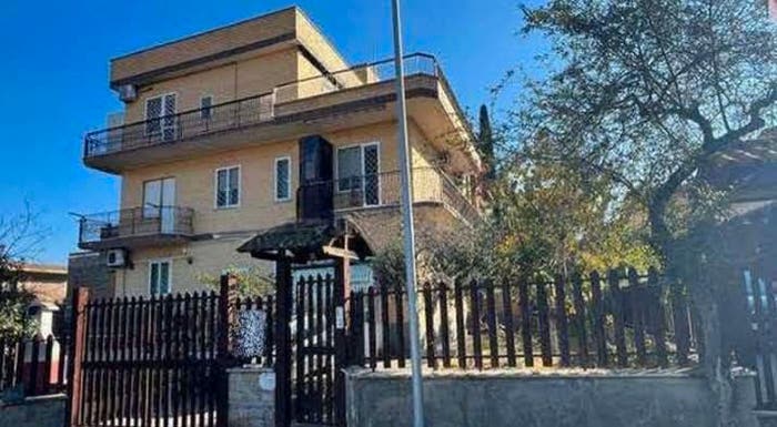 Appartamento trilocale in vendita in Via Caccamo, Borghesiana, Roma