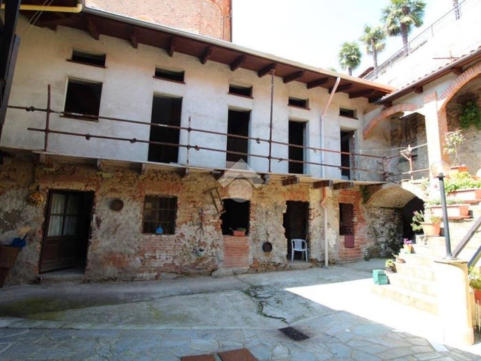 Casa quadrilocale in vendita in Via roma, Centro, Magnano