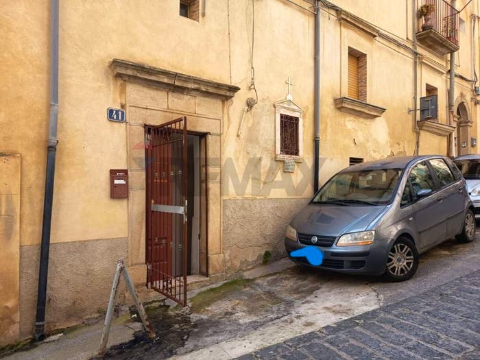 Casa trilocale in vendita in san bonaventura, Centro, Caltagirone