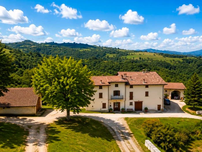 Casa con 6 locali in vendita in Località Caprara, Gualdo Tadino
