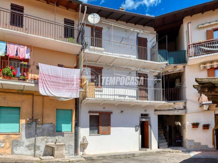 Casa trilocale in vendita in Via Chiosi, Centro, Arcisate