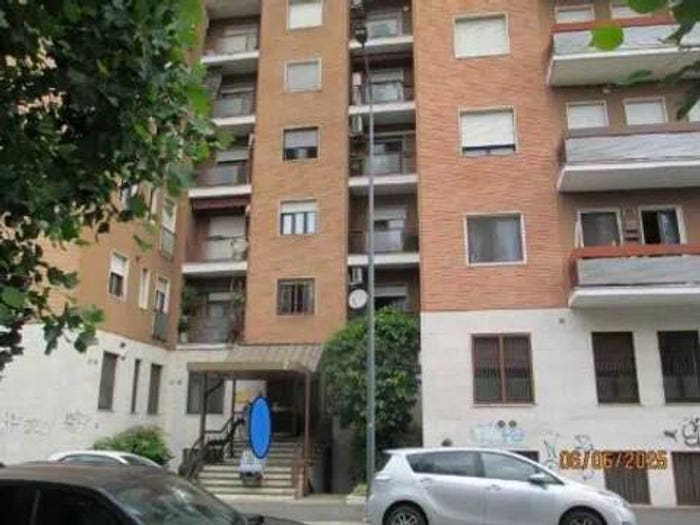 Appartamento trilocale in vendita in Via Fiuggi, Istria, Milano