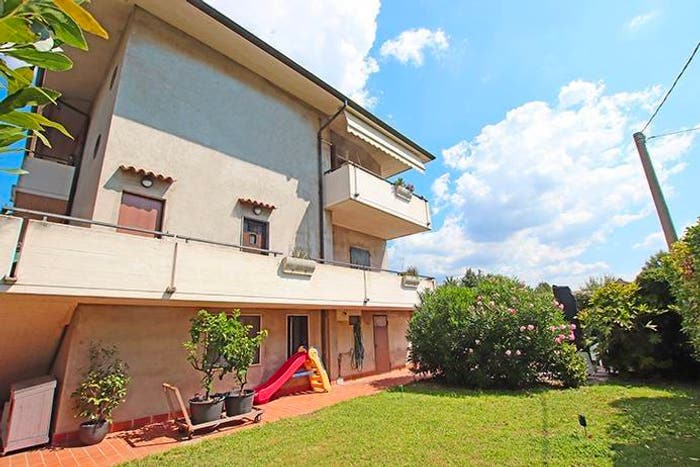 Casa con 6 locali in vendita in via Santo Jesus, Curno