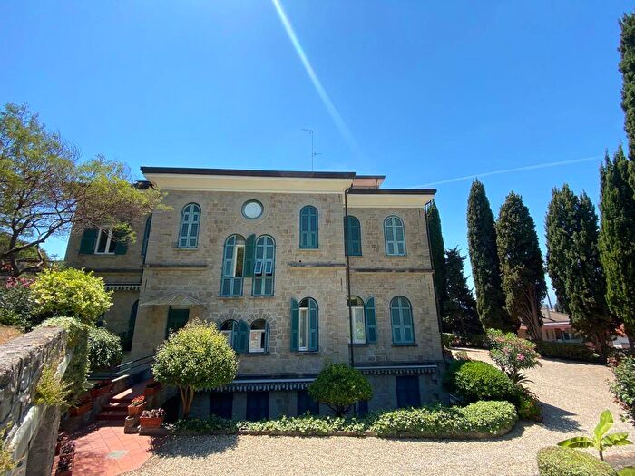 Appartamento trilocale in vendita in Via Alba, Due Strade, Bordighera