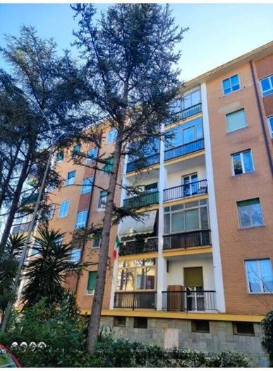 Appartamento trilocale in vendita in Via Vecchia Piemonte, Oneglia, Imperia