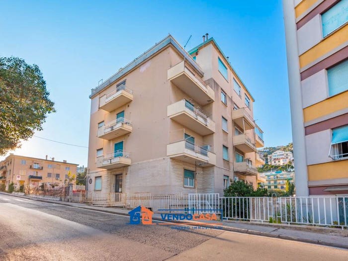 Appartamento trilocale in vendita in Via Filippo Gentile, Albissola Marina