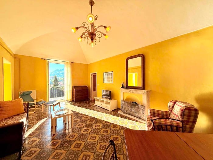 Appartamento quadrilocale in vendita in Via Roma, Dolceacqua