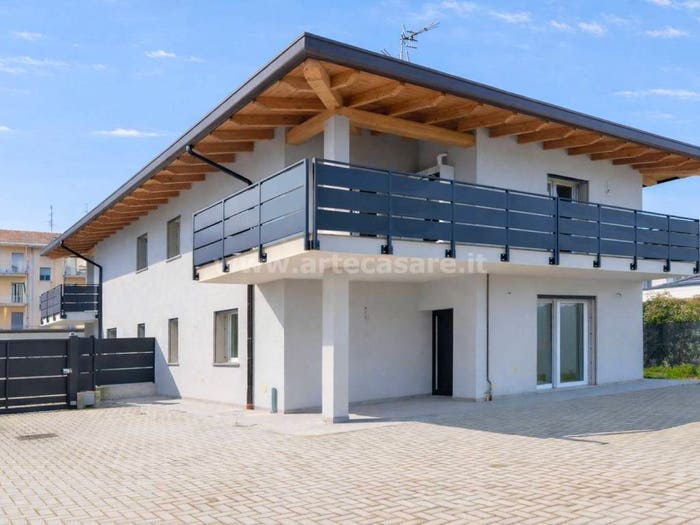 Casa quadrilocale in vendita in Via Luigi Cadorna, Centro, Magnago