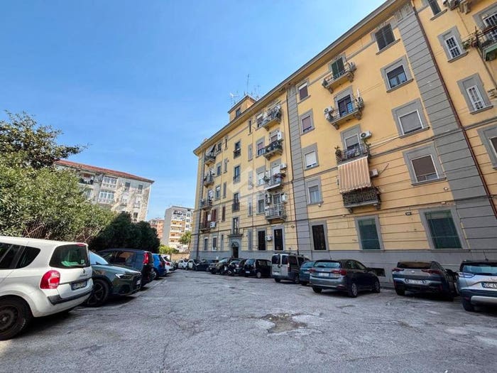 Appartamento con 6 locali in vendita in Corso malta, Centro Direzionale, Napoli