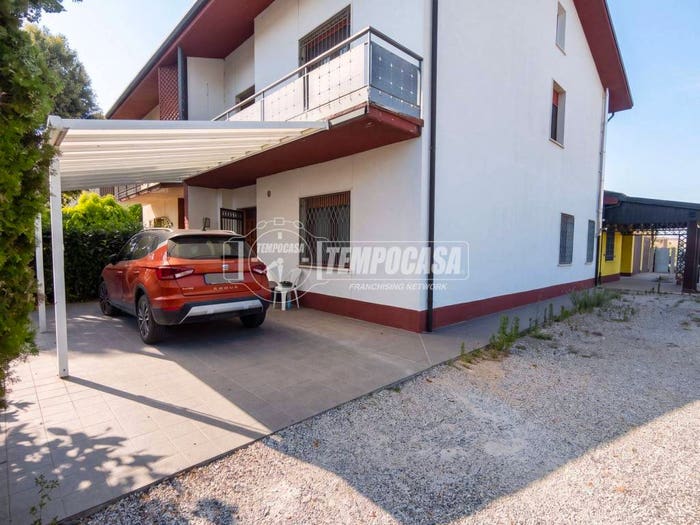 Casa con 5 locali in vendita in Via Ex Dogana, Frazioni Nord, Cento