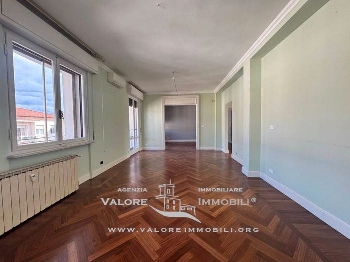 Appartamento con 6 locali in vendita in Calzabigi, Livorno