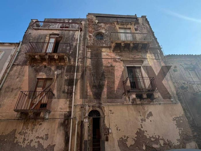 Casa con 6 locali in vendita in via costantino, Via delle Calcare, Catania