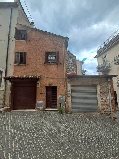 Casa bilocale in vendita in Piazza Americo Fanella, Centro, Alatri