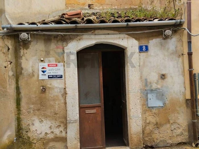 Casa monolocale in vendita in Via De Caro, Centro, Caltagirone