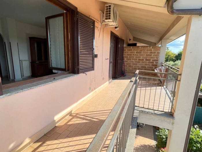 Appartamento trilocale in vendita in Piazzale Guglielmo Marconi, Capranicascalo, Capranica