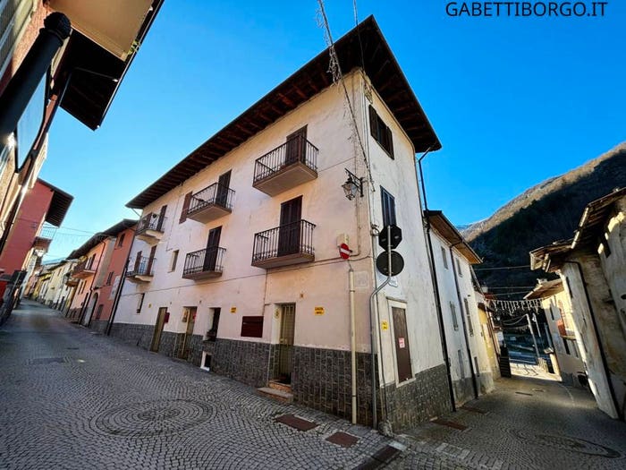 Appartamento quadrilocale in vendita in Via M Barale, Roaschia