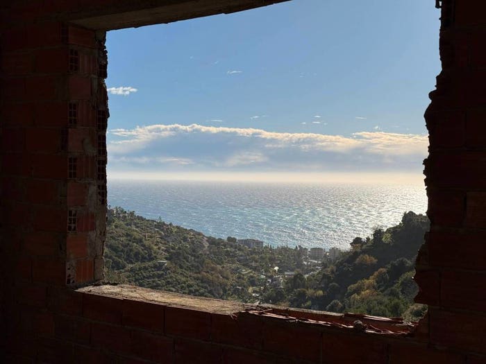 Casa con 6 locali in vendita in Via degli Inglesi, Due Strade, Bordighera