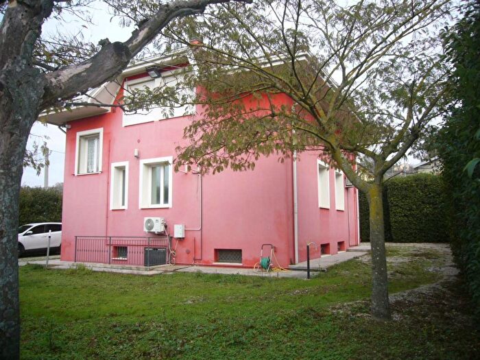 Casa con 6 locali in vendita in Strada della Romagna, Monte San Bartolo, Pesaro