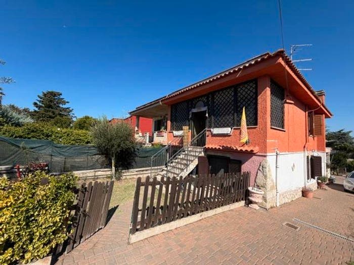 Casa con 6 locali in vendita in Fossignano, Aprilia
