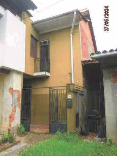 Casa trilocale in vendita in Via Vittorio Veneto, Camburzano