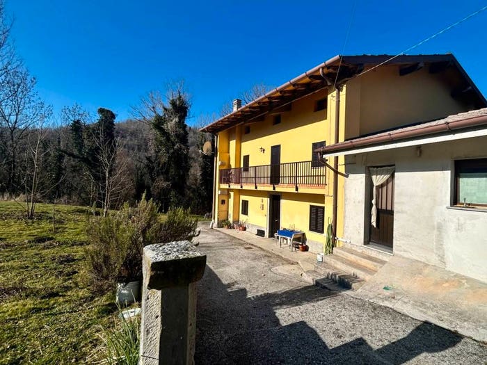 Appartamento con 6 locali in vendita in Frazione Platischis, Platischis, Taipana