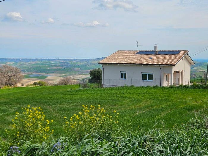 Casa con 6 locali in vendita in Via Vittorio Emanuele II, Montecilfone