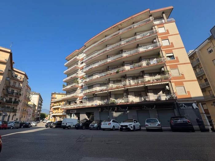 Appartamento con 5 locali in vendita in Via Torre della Catena, Centro Storico, Benevento